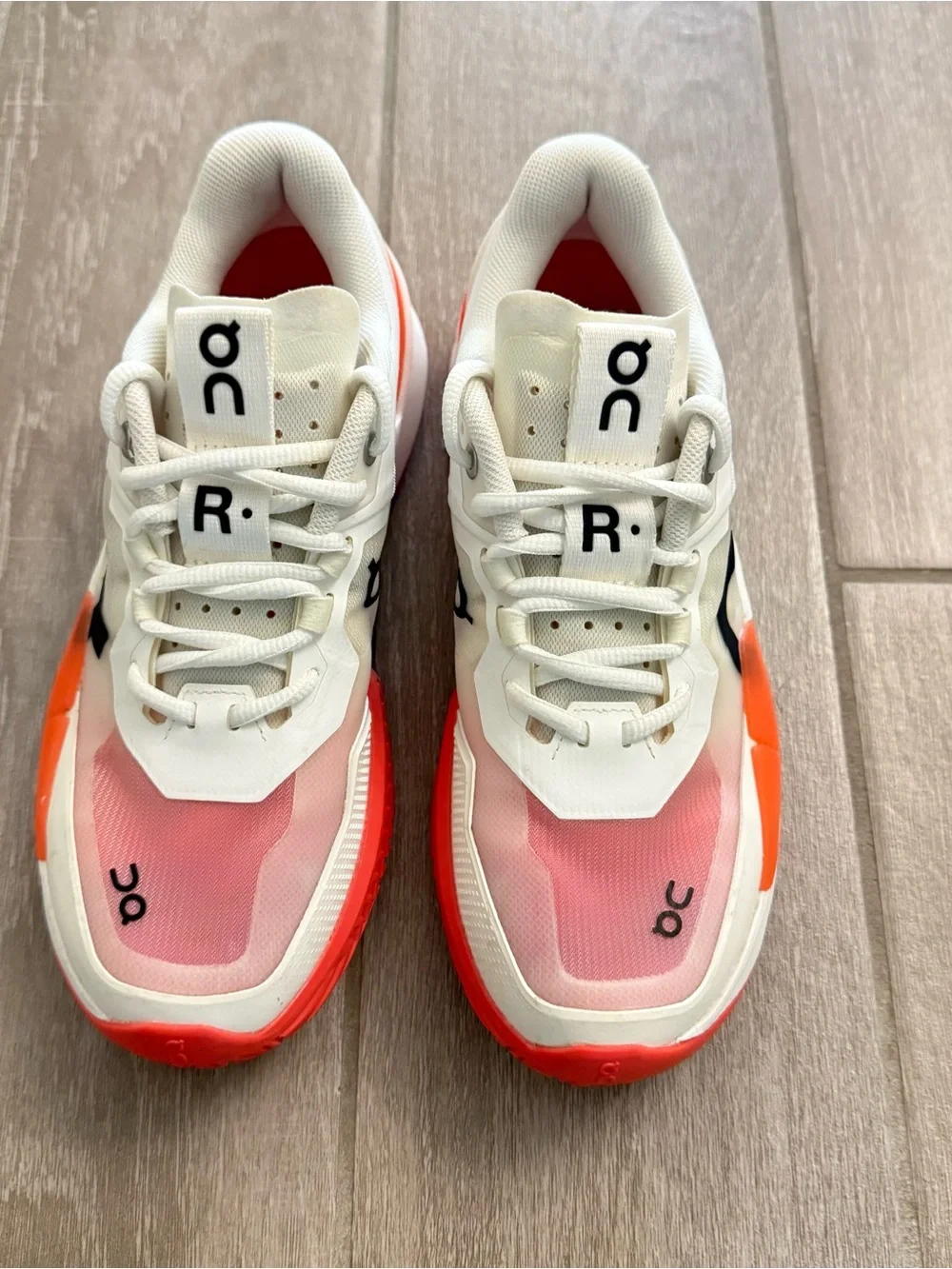 On the Roger Pro 2 Women's White Orange Women’s Size 7 Good Condition
